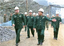 Tư lệnh Quân khu làm việc tại tỉnh Cao Bằng và Bắc Kạn